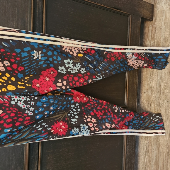 Adidas Floral Multicolor Activewear Leggings Size M - Picture 2 of 7